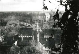 Frohburg. Blick vom Turm der Stadtkirche Sankt Michael nach Südosten zum Schloss