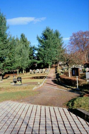 Friedhof mit Gräbern