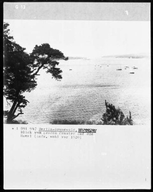 Blick vom großen Fenster auf die Havel in Berlin-Grunewald