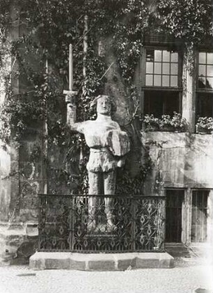 Quedlinburg. Rathaus, steinerner Roland