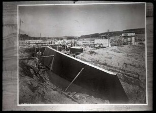 Aldingen, Wehr und Kraftwerk im Bau, vom Oberwasser und linkem Ufer (Kraftwerkseinlauf)