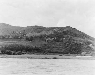 Rhein : Blick vom Rhein Burgen und Weinberge
