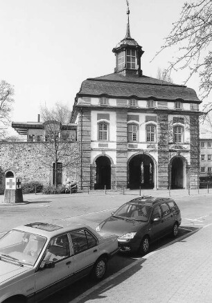 Frankfurter Tor mit Stadtmauerabschnitt der Neustadtbefestigung; Hanau, Am Frankfurter Tor 37