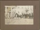 Schloß, Parade vor dem Hauptportal.