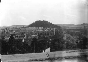 Pößneck, Stadtansicht : Pößneck. Stadtansicht mit Stadtkirche St. Mauritius, Rathaus und Weißem Turm von Norden