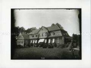 Außenansicht eines Herrenhauses in Neustettin