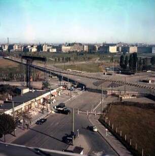 Berlin. Mauer-Grenzgebiet am Potsdamer Platz : Berlin. Potsdamer Platz, der Grenzverlauf zwischen Ost- und West-Berlin ist deutlich zu sehen