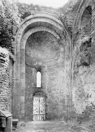 Winzen (Neustadt an der Weinstraße). Burg (Ruine) (1101/1115). Burgkapelle. Apsis. Inneres