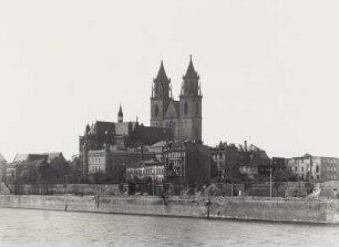 Magdeburg, Dom : Magdeburg. Stadtansicht mit Dom. Blick über die Strom-Elbe nach Südwesten