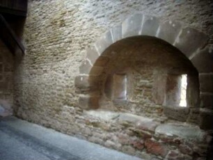 Stadtbefestigung (Ost) - Stadttor (Einersheimer Tor)- Durchfahrt im Norden mit Schießkammer und Schießscharten