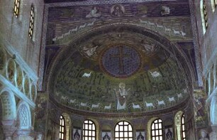 Mosaik der Apsiskalotte: der Heilige Apollinaris zwischen Lämmern und Transfiguration
