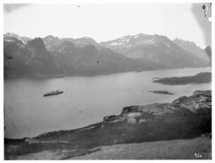 Digermulen/ Norwegen: Blick von Digermulenkollen in Fjordlandschaft mit Victoria Luise