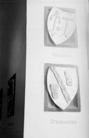 Offenburg: Wappen im Landratsamt, am Fenster