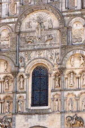 Frankreich. Poitou Charentes. Charente. Angouleme. Cathedrale Saint Pierre. Fassade. Ausschnitt