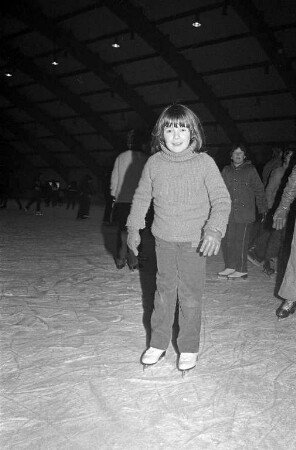 Eislaufhalle Neureut nördlich des Klammwegs in Neureut-Heide