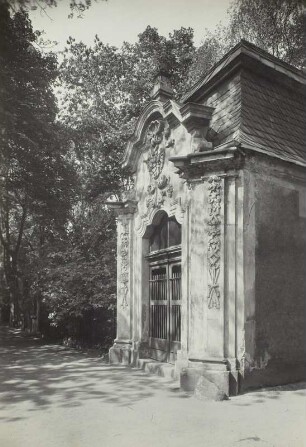 Leipzig, Johannisplatz. Alter Johannisfriedhof. Baumgärtnersche Gruft (um 1720/1726; C. Döring)