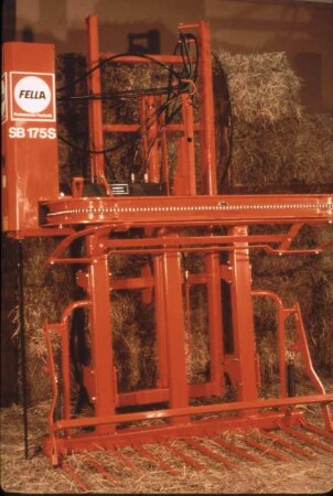 Fotografie: Ein- und Auslagerungstechnik, Maissilage, Siloblockschneider