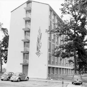 Bau von Wohnungen durch die Karlsruher Lebensversicherung in der Waldstadt.