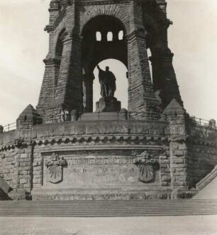 Porta Westfalica. Wittekindsberg. Porta Westfalica (1892-1896; B. Schmitz, C. v. Zumbusch)