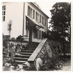 Garten Buschmühle, Forst: Steintreppe zur Eingangstür des Wohnhauses