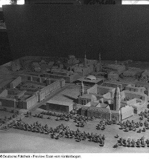 Weiterführung Aufbau Zentrum, diverse Modelle; Modell Rathaus; Modell Altmarkt, Prager Straße; Modell Pirnaischer Platz; Modell Fernsehturm