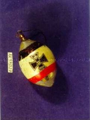 Weihnachtsbaumkugel in den Farben des Deutschen Reiches und mit Abbildung des "Eisernen Kreuzes"