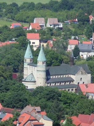 Unterharzgebiet - Stiftskirche Gernrode : Blick auf die Türme der romanischen Stiftskirche St. Cyriakus in Gernrode. Aufgenommen am 17. Juni 2010