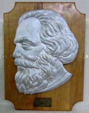 Reliefporträt von Karl Marx