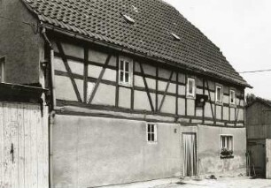 Großpösna-Dreiskau-Muckern, Dorfstraße 38. Ehemalige Getreidemühle (um 1790). Hofansicht des ehemaligen Wohnstallhauses