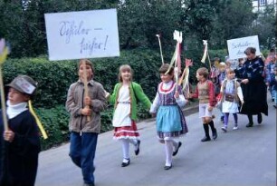 Festumzug, Bild: Schüler früher, Schüler heute