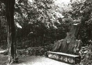 Reinsberg (Kreis Freiberg). Sogenannte Königslaube am 4. Lichtloch des Rothschönberger Stollens bei Niederreinsberg (mit Gedenktafel für den 25.08.1852)