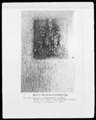 Tafel mit drei Wappen