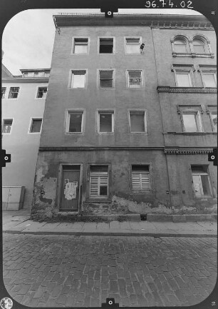 Pirna-Altstadt, Lange Straße 10. Wohnhaus mit Ladeneinbau. Straßenfront (Teilansicht, Badergasse)