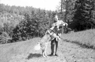 Leonberg: [Gerhart Herrmann] Mostar und sein Leonberger Hund