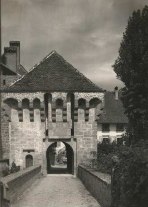Estavayer-le-Lac, Schweiz. Stadttor, Feldseite