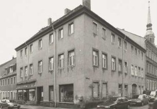 Radeberg, Wohnhaus : Radeberg. Wohnhaus mit Läden (ehemaliges Gasthaus "Knobloch´s Weinausschank"). Hauptstraße 14/Ecke Kirchstraße (18. Jahrhundert). 1854. Eckansicht