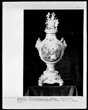 Deckelvase aus der Berliner Porzellanmanufaktur