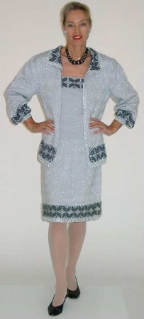 Dreiteiliges Strickensemble in Norwegermuster, in den Farben Silber/Grau