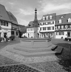 Marktbrunnen; Oestrich-Winkel, Markt