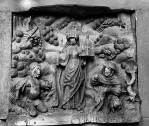 Frankenberger Elisabethrelief — Heilige Elisabeth mit einem Modell der Elisabethkirche zu Marburg
