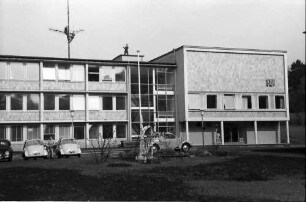 Baden-Baden: Hof am Hauptgebäude SWF