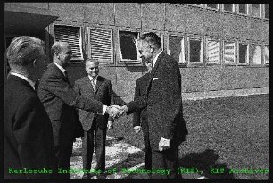 Besuch von Prof. Glenn Theodor Seaborg (Nobelpreisträger und Präsident der United States Atomic Energy Commission (USAEC)) am Kernforschungszentrum Karlsruhe (KfK)
