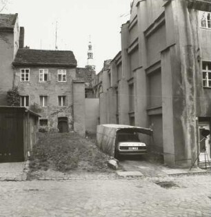Bautzen, Hohengasse, Zeltplane als Behelfsgarage