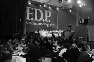 Freiburg: Stadthalle; FDP 22. Bundesparteitag, Totale der Stadthalle, innen