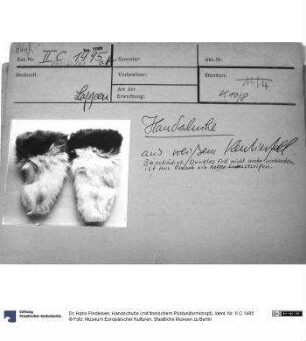 Handschuhe (mit finnischem Postuniformknopf)