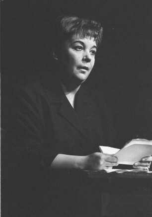Szenenbilder aus "Aufstieg und Fall der Stadt Mahagonny", Oper von Kurt Weill mit Libretto von Bertolt Brecht. Brechtabend II "Mahagonny" im Berliner Ensemble, 09.02.1963