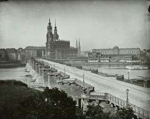 Augustusbrücke in Dresden. Photographie; 24 x 30 cm (Originalnegativ). Dresden: Technische Universität, Fotosammlung Krone, Negativ 174