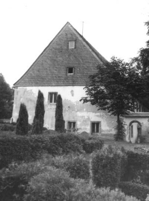 Burkersdorf (Frauenstein-Burkersdorf). Pfarrhaus (1602). Giebelfront