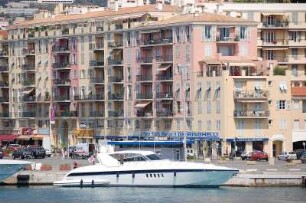 Nizza - Hafenbecken : Häuser und Yacht am inneren Hafenbecken (Bassin Lympia) in Nizza, 2006