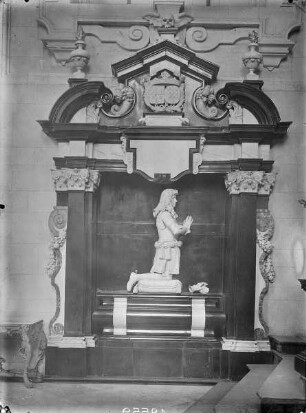 Grabmal des Philipp de Bergues (gestorben 1704)